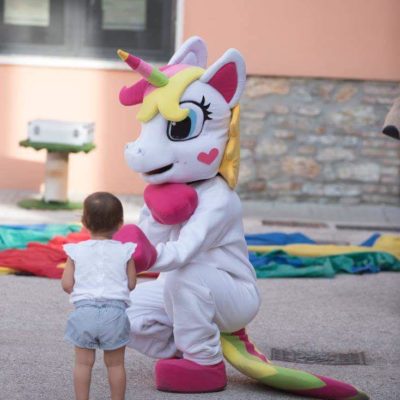 Unicorno-monte-fantasy-animatio-mascotte